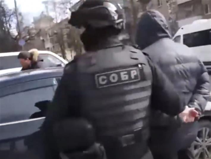 При участии СОБР в Брянской области задержаны подозреваемые в незаконной банковской деятельности