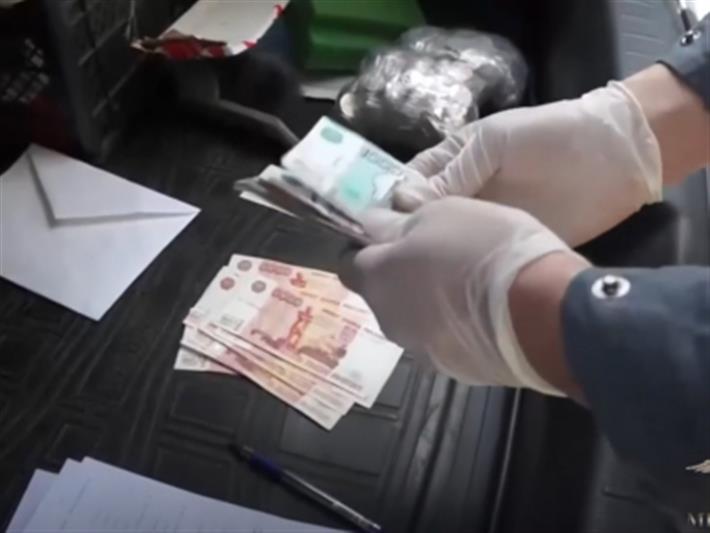 При участии СОБР в Брянской области задержаны подозреваемые в незаконной банковской деятельности