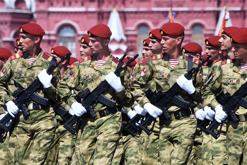 Военнослужащие Росгвардии приняли участие в военном параде на Красной площади, посвященном 75-й годовщине Победы в Великой Отечественной войне (фото)