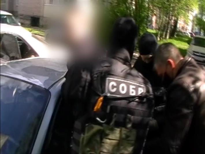 При участии кировского СОБР задержаны подозреваемые в организации деятельности экстремистской организации (видео)