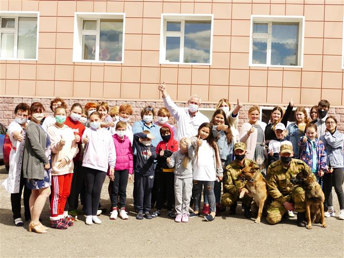 Военнослужащие северского соединения Росгвардии продолжают благодарить медиков за их самоотверженный труд