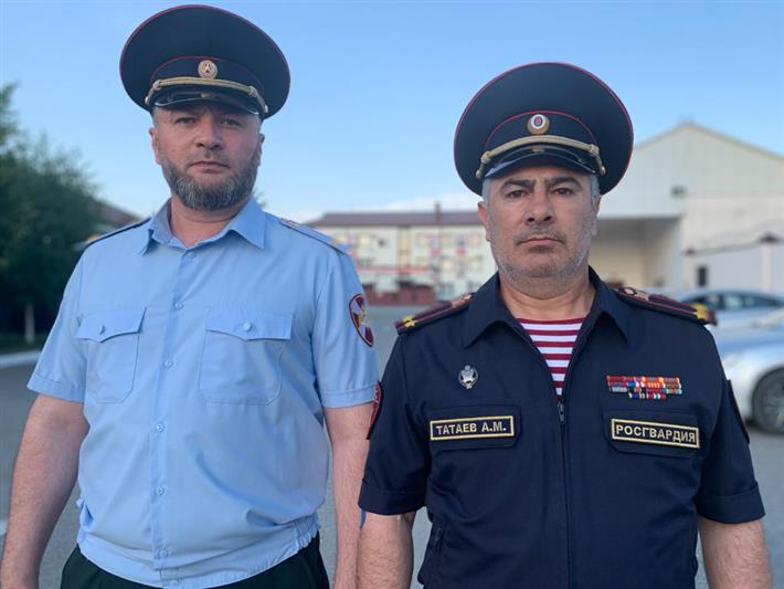В Грозном сотрудники Управления Росгвардии по Чеченской Республике оказали первую медицинскую помощь пострадавшим в ДТП
