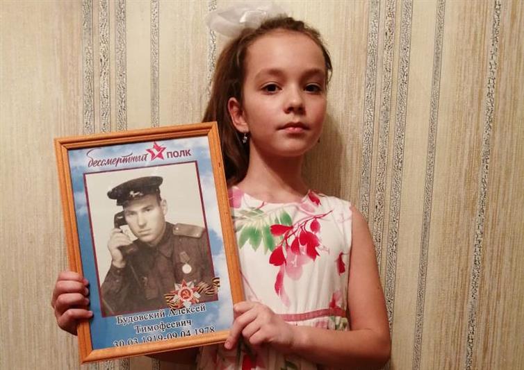 В Омской области дочь сотрудника Росгвардии приняла участие в региональной акции «Герои Победы»