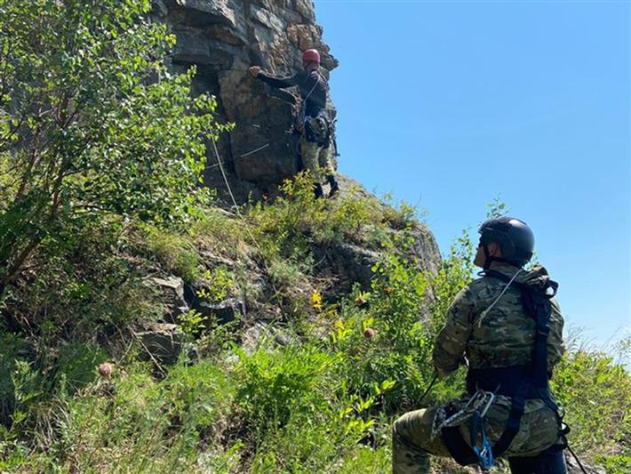 Сотрудники иркутского ОМОН Росгвардии приняли участие в учебно-тренировочных сборах по горной подготовке