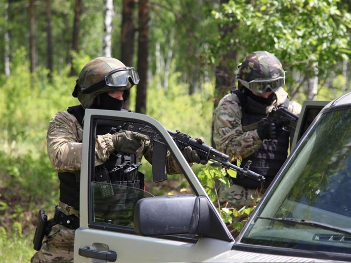 Бойцы иркутского ОМОН отработали занятия по поиску и задержанию условных вооружённых преступников(фото, видео)