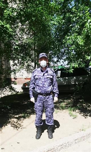 В Воронеже сотрудник вневедомственной охраны Росгвардии нашел оставленного ребёнка 