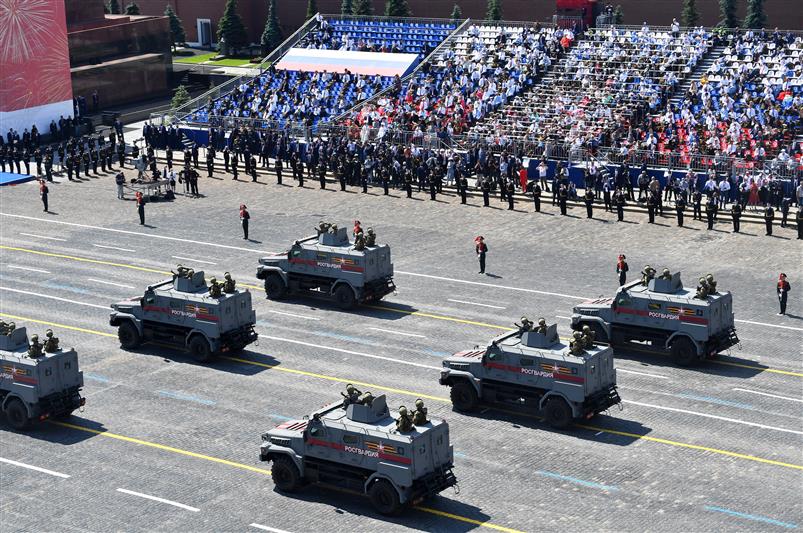 Военнослужащие Росгвардии приняли участие в военном параде на Красной площади, посвященном 75-й годовщине Победы в Великой Отечественной войне (фото)