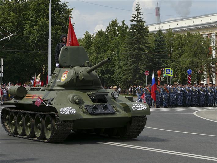 В Кузбассе росгвардейцы прошли торжественным маршем в честь 75 летия Победы