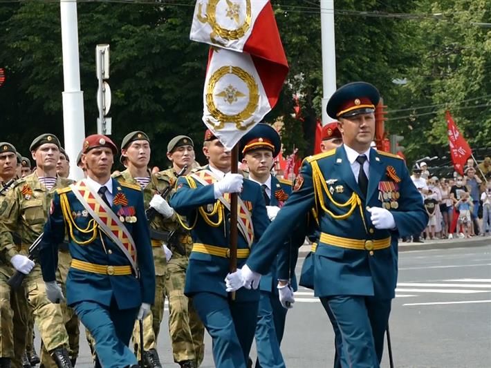 В Кузбассе росгвардейцы прошли торжественным маршем в честь 75 летия Победы