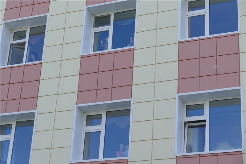 Томские росгвардейцы подарили живой концерт персоналу и пациентам детской больницы
