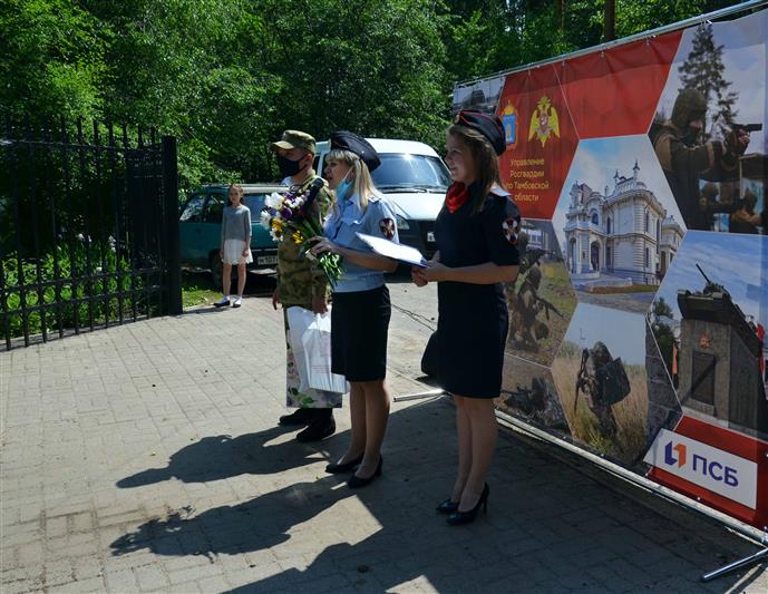 Сотрудники и военнослужащие Управления Росгвардии по Тамбовской области поздравили ветерана с днем рождения