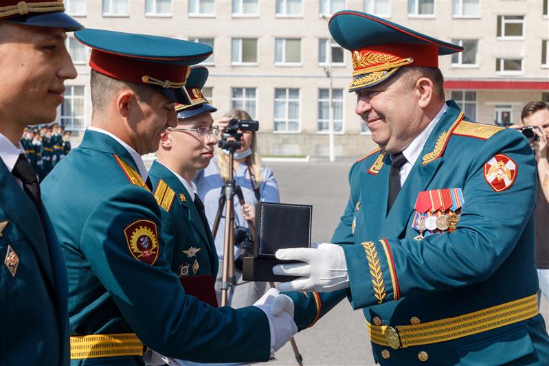 В Санкт-Петербургском военном ордена Жукова институте войск национальной гвардии Российской Федерации состоялся выпуск офицеров
