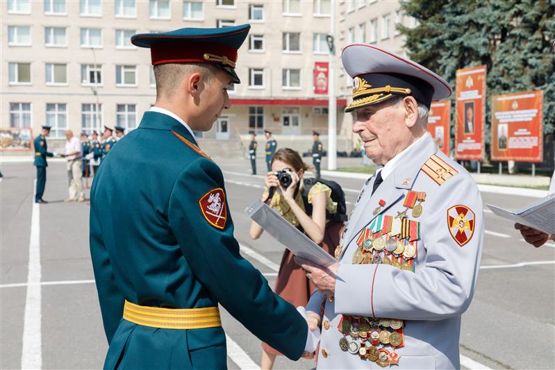 В Санкт-Петербургском военном институте Росгвардии состоялся выпуск офицеров