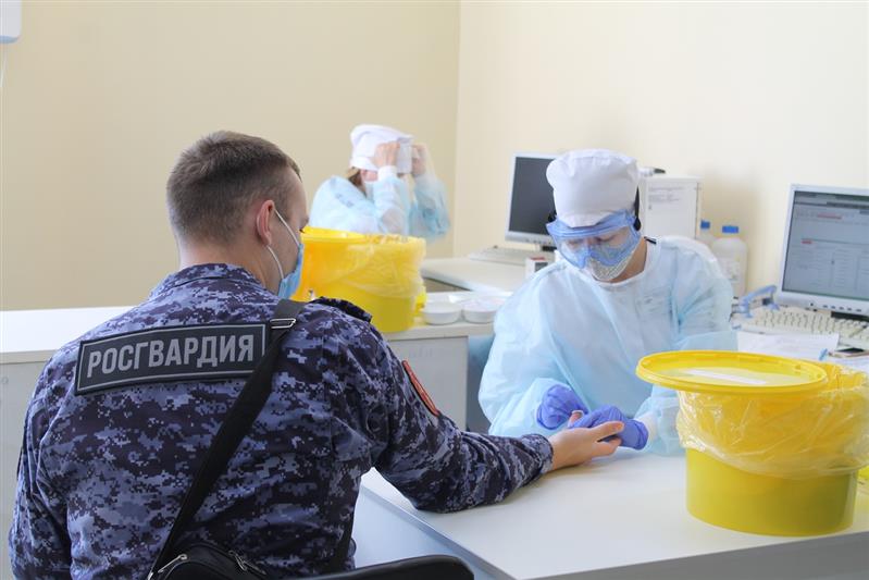 Управление Росгвардии по Республике Башкортостан совместно с республиканской службой крови провели акцию "Мы с тобой одной крови"