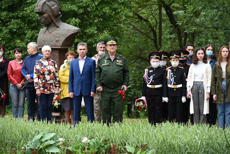 В Удмуртии сотрудники Росгвардии приняли участие в церемонии захоронения останков погибшего красноармейца 
