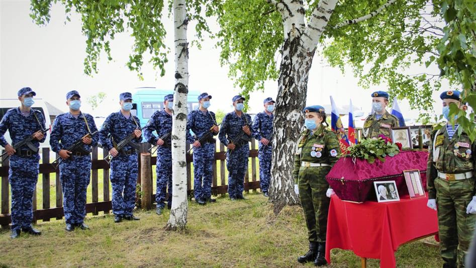В Свердловской области росгвардейцы приняли участие  в захоронении останков фронтовика, ранее считавшегося пропавшим без вести
