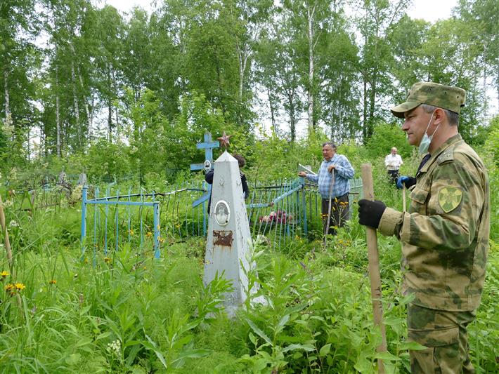 Томские росгвардейцы продолжают облагораживать места захоронения участников Великой Отечественной войны