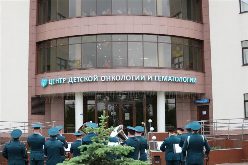 В Екатеринбурге сотрудники Росгвардии подарили хорошее настроение маленьким пациентам областной детской клинической больницы(видео)