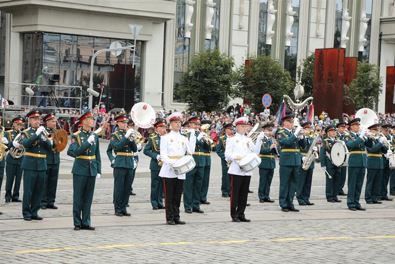 Военнослужащие Росгвардии прошли торжественным маршем на параде Победы в Екатеринбурге