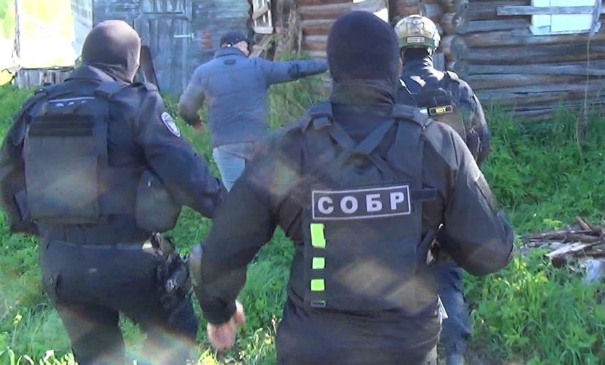 При содействии сотрудников СОБР Управления Росгвардии по Новгородской области задержаны участники межрегиональных групп наркоторговцев