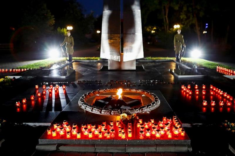 В Южном федеральном округе военнослужащие и сотрудники Росгвардии присоединились к всероссийской акции «Свеча памяти»