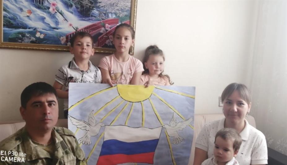 Росгвардейцы Карачаево-Черкесии поддержали акцию «Цвета российского флага»