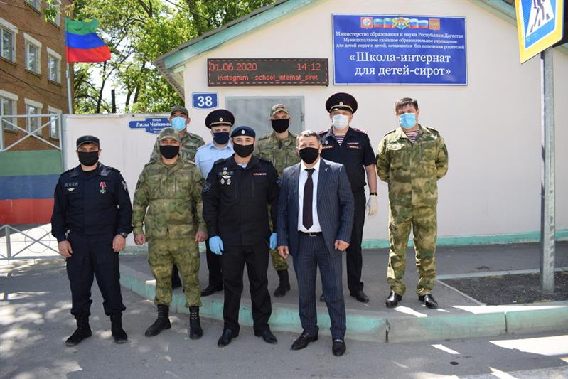 Росгвардейцы Дагестана поздравили с Днем защиты детей воспитанников социального учреждения