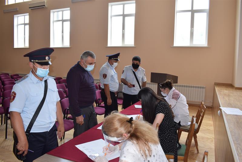 В Дагестане росгвардейцы принимают участие в голосовании по поправкам в Конституцию Российской Федерации