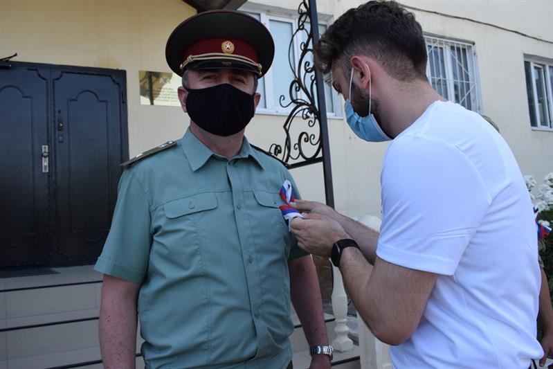Росгвардейцы Дагестана присоединились к всероссийской акции «Триколор»