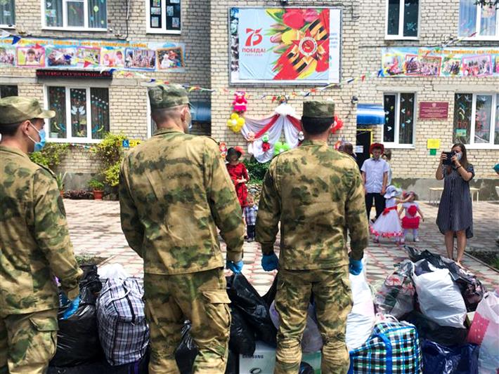 Ставропольские росгвардейцы поздравили воспитанников подшефного заведения