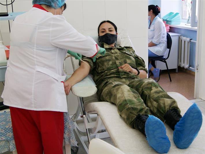 В Хакасии военнослужащие Росгвардии приняли участие в донорской акции