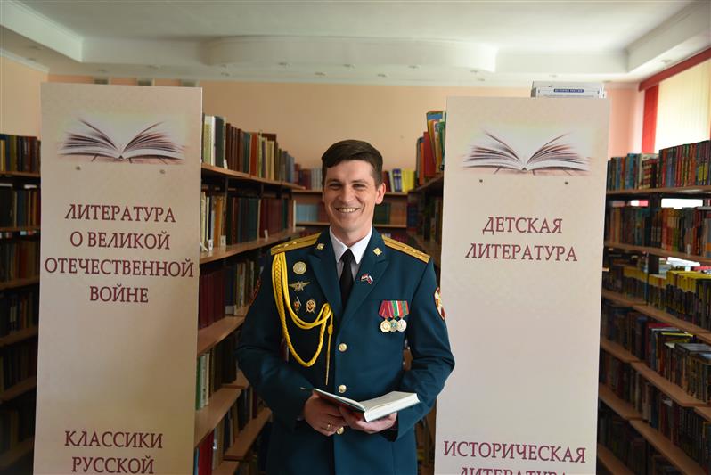  В Грозном военнослужащие Росгвардии присоединились к всероссийской акции  «Росгвардия. Книги детства»