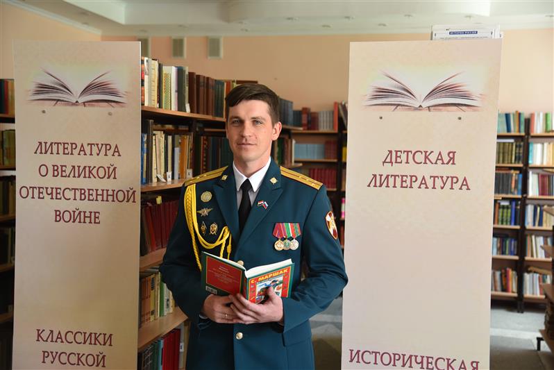  В Грозном военнослужащие Росгвардии присоединились к всероссийской акции  «Росгвардия. Книги детства»