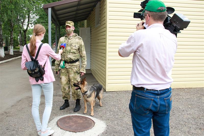 В преддверии Дня кинологической службы съёмочная группа ГТРК «Ставрополье» посетила ОМОН Управления Росгвардии  по Ставропольскому краю