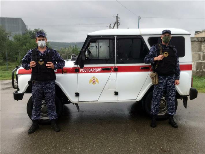 На Ставрополье сотрудники вневедомственной охраны предотвратили самоубийство