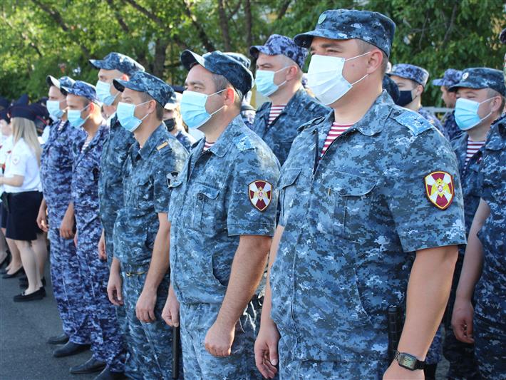 Росгвардейцы приняли участие в обеспечении правопорядка во время парада Победы в Ставрополе