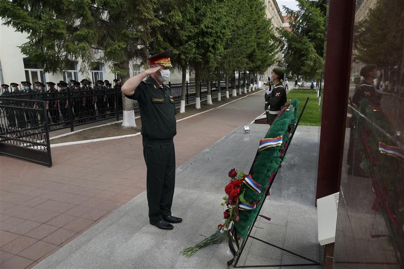 В Сибирском округе войск национальной гвардии Российской Федерации прошли памятные мероприятия, приуроченные ко Дню памяти и скорби