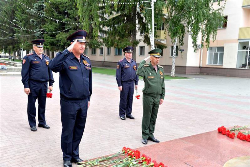 На Урале представители Росгвардии почтили память защитников Родины, погибших в годы Великой Отечественной войны
