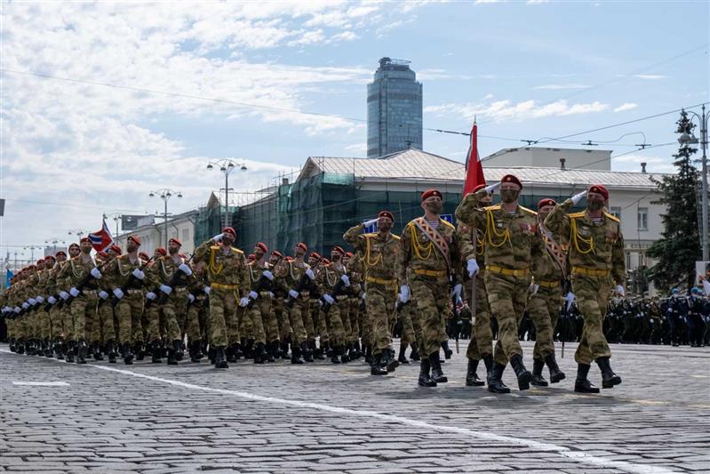 Парадный расчет Уральского округа Росгвардии принял участие в генеральной репетиции парада Победы в Екатеринбурге