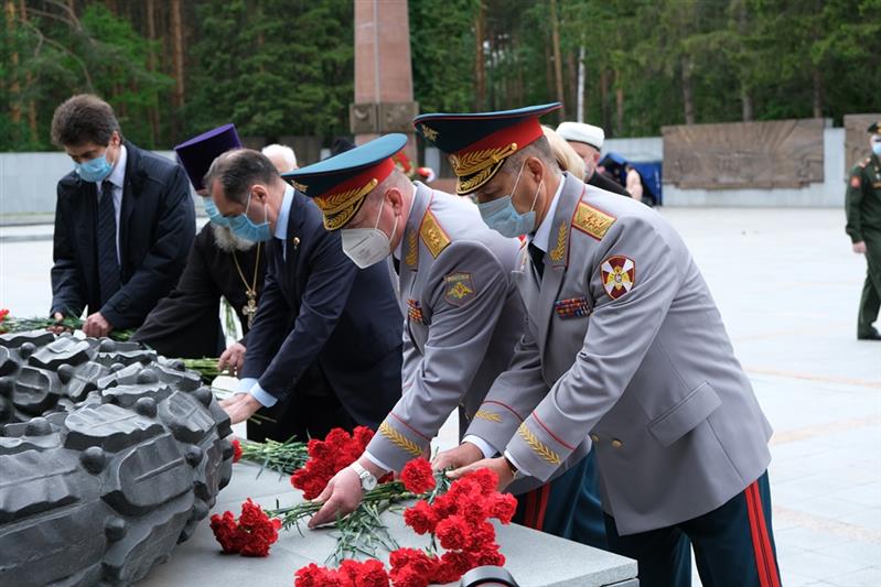 В День памяти и скорби командующий Уральским округом Росгвардии принял участие в памятном мероприятии в честь павших в годы Великой Отечественной войны 