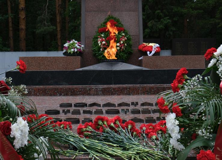 В День памяти и скорби командующий Уральским округом Росгвардии принял участие в памятном мероприятии в честь павших в годы Великой Отечественной войны 