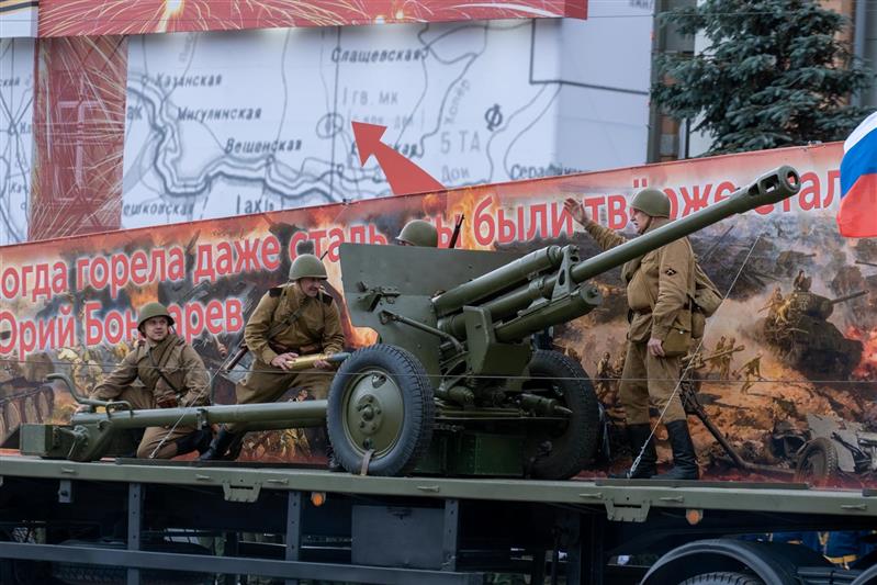 Военнослужащие Росгвардии прошли торжественным маршем на параде Победы в Екатеринбурге