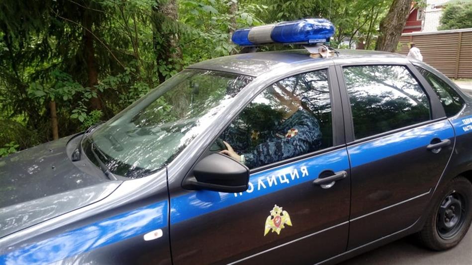 В Санкт-Петербурге сотрудники Росгвардии задержали подозреваемых в нанесении телесных повреждений 