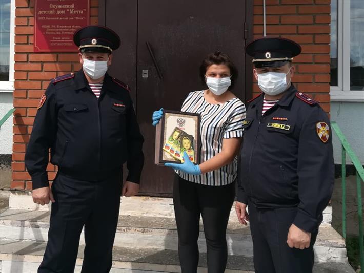 В Кузбассе росгвардейцы подготовили подарки для воспитанников детского дома(видео)
