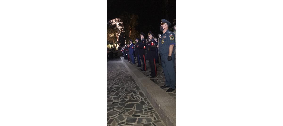 В Волгограде сотрудники Росгвардии зажгли Свечи памяти на Мамаевом Кургане