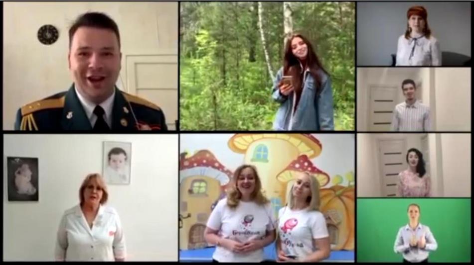 Военнослужащие Росгвардии поздравили жителей Красноярска с Днём города 