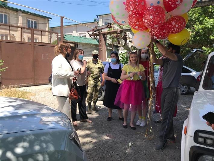 В Кизляре росгвардейцы организовали праздничную программу для детей из малоимущих семей 
