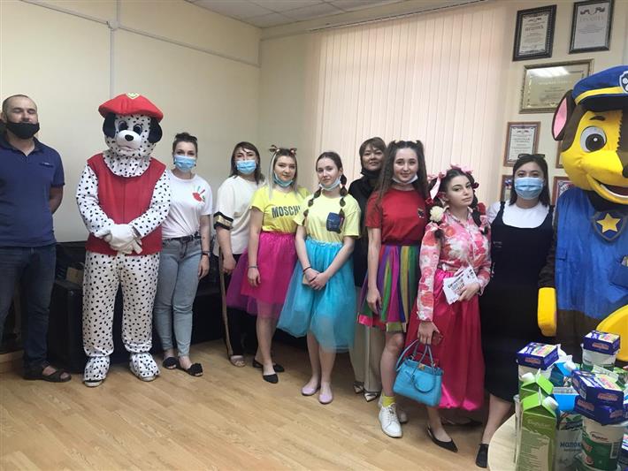 В Кизляре росгвардейцы организовали праздничную программу для детей из малоимущих семей 