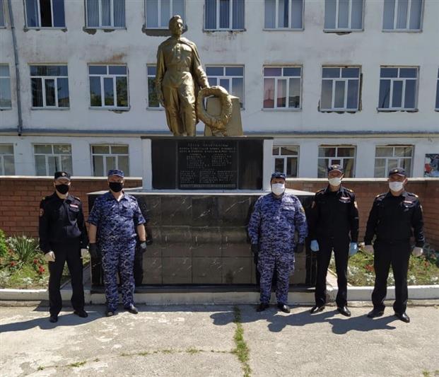 В Кабардино-Балкарии росгвардейцы посетили места боевой славы