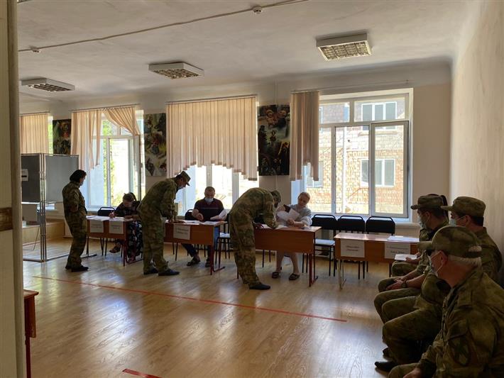 В Дагестане росгвардейцы принимают участие в голосовании по поправкам в Конституцию Российской Федерации